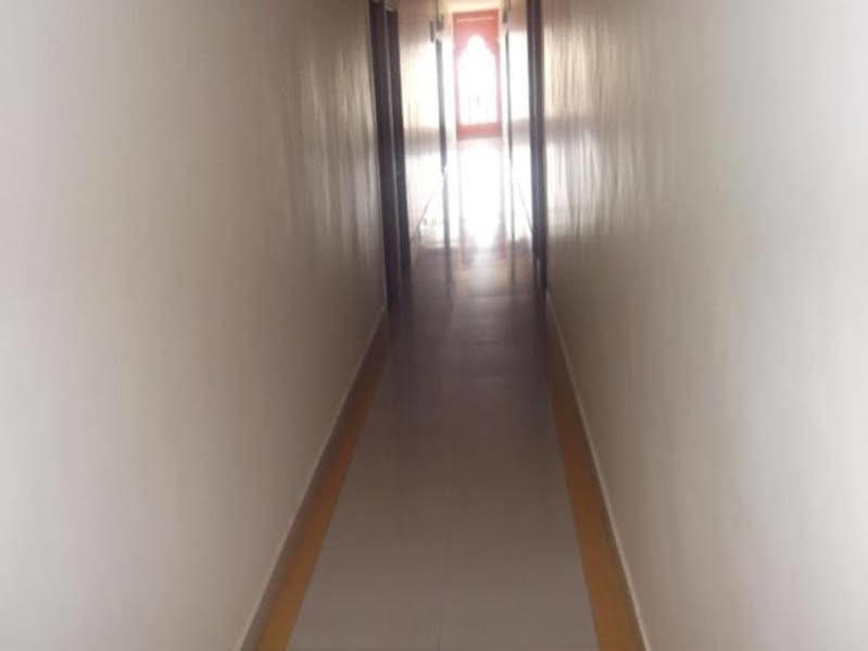 Oyo 1065 Hotel Hmr Royal Inn Pune Exterior foto