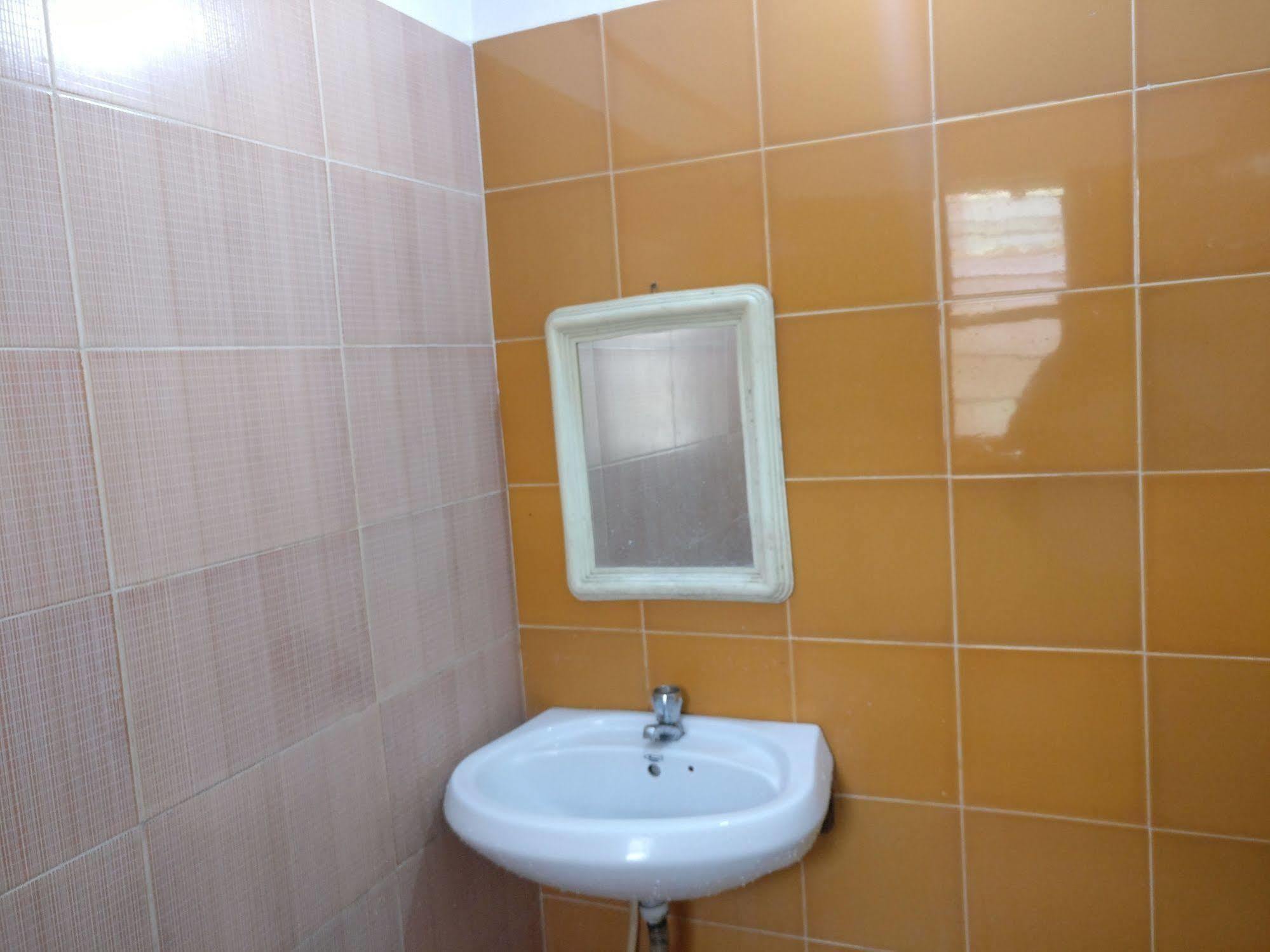 Oyo 1065 Hotel Hmr Royal Inn Pune Exterior foto