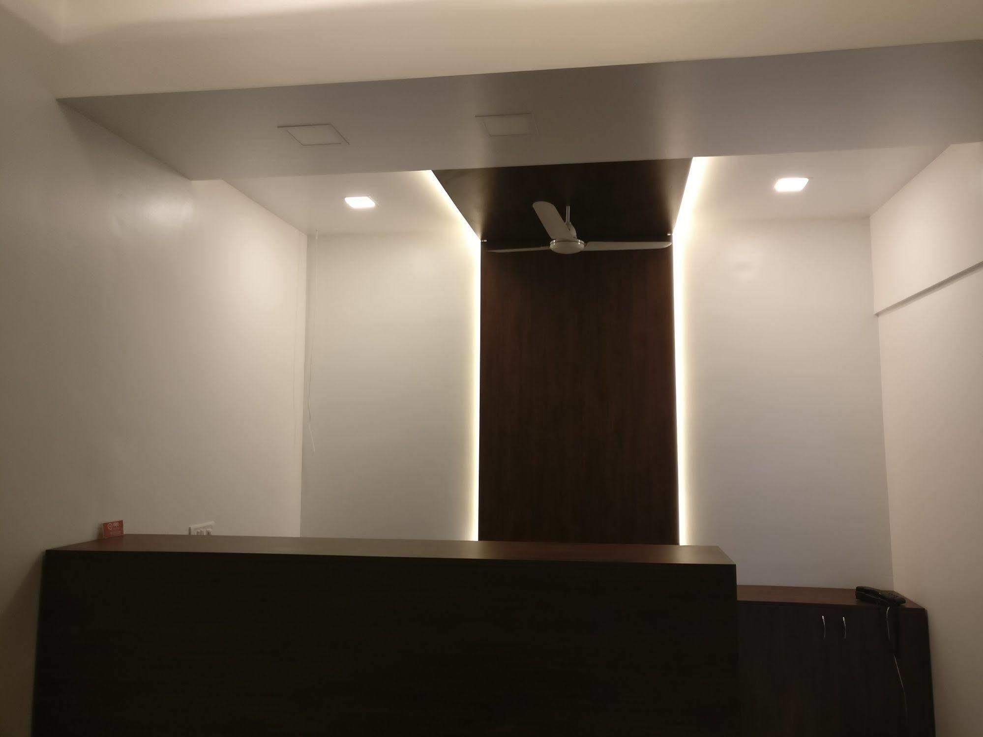 Oyo 1065 Hotel Hmr Royal Inn Pune Exterior foto