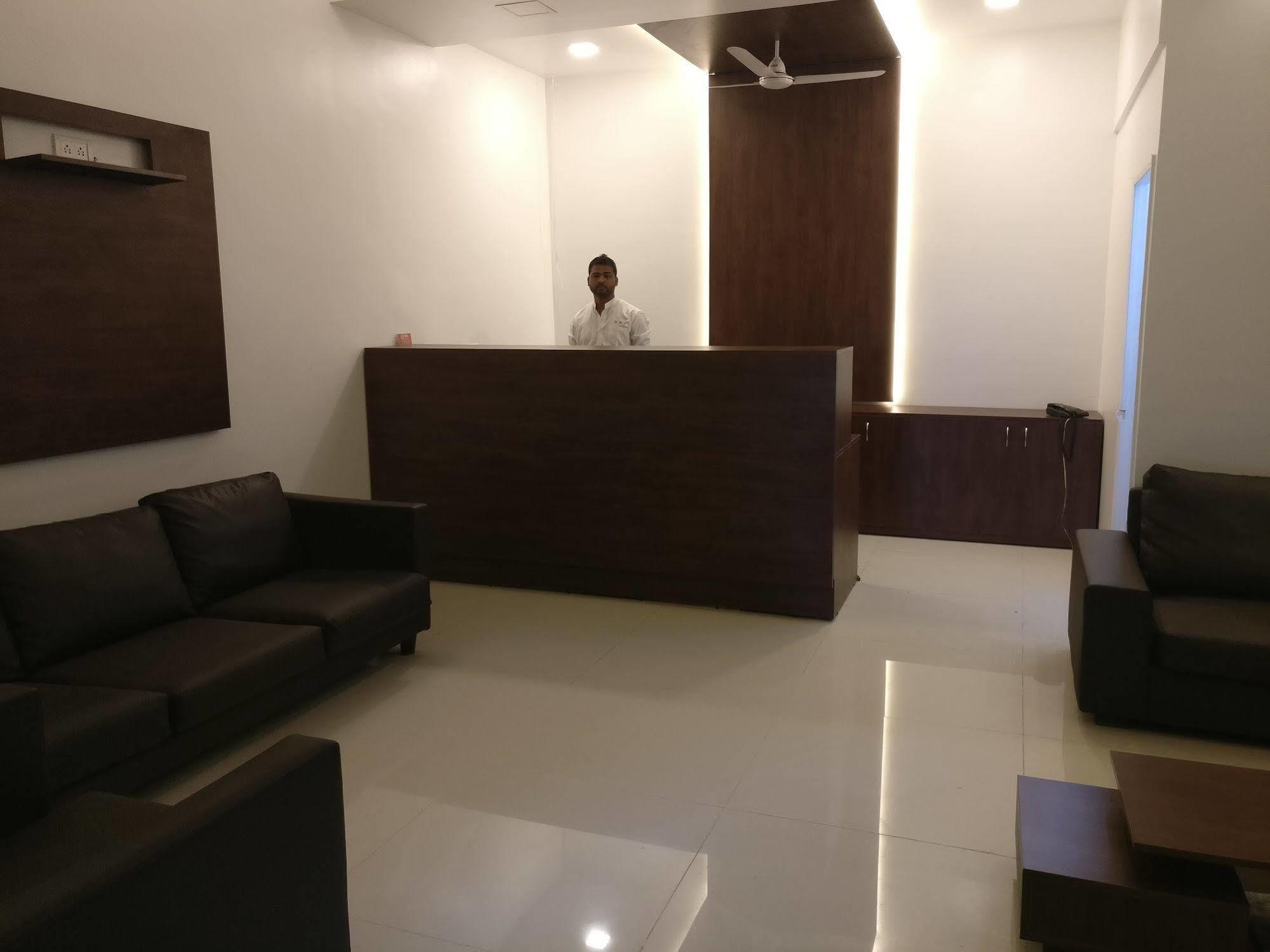 Oyo 1065 Hotel Hmr Royal Inn Pune Exterior foto