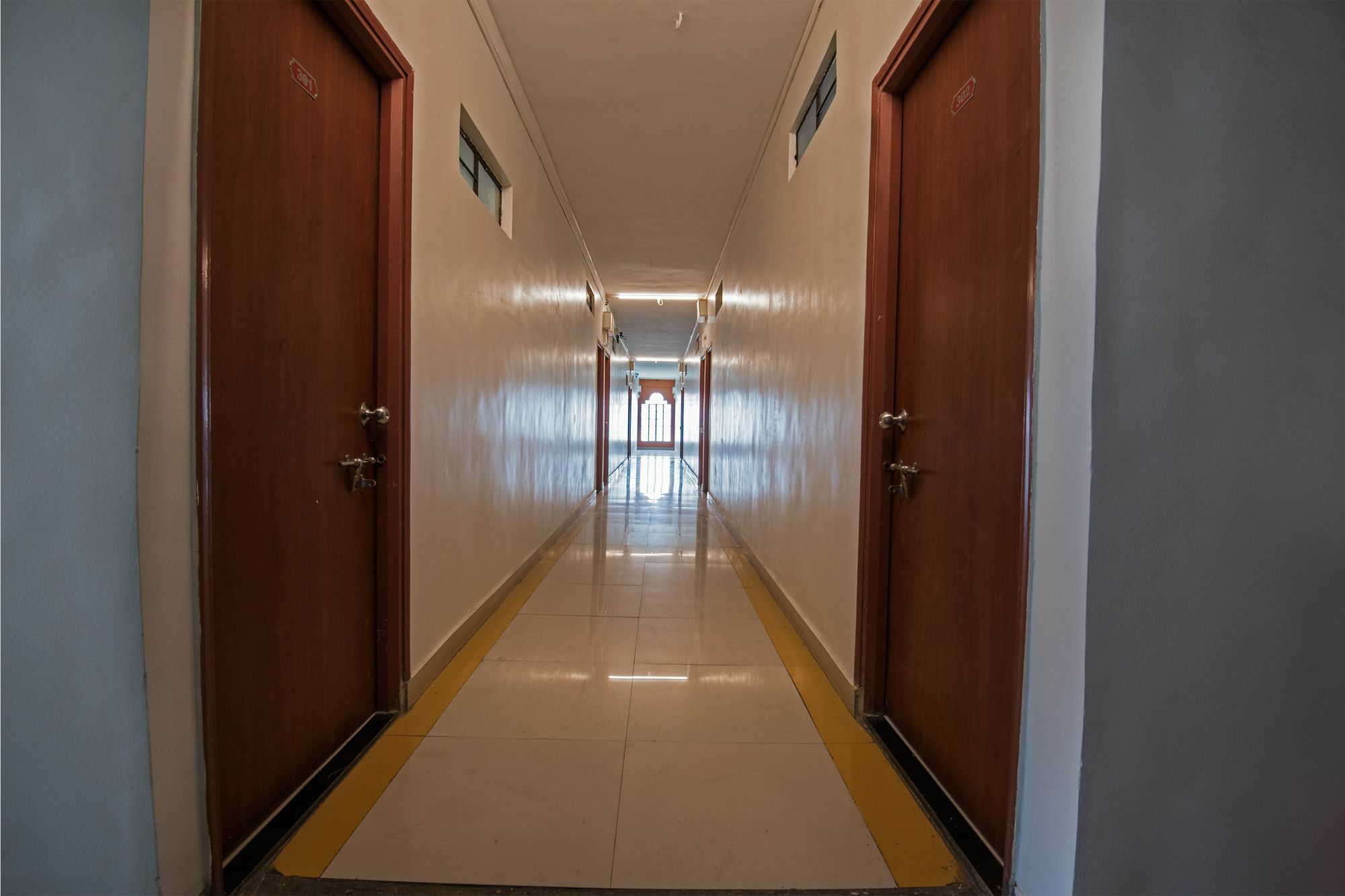 Oyo 1065 Hotel Hmr Royal Inn Pune Exterior foto