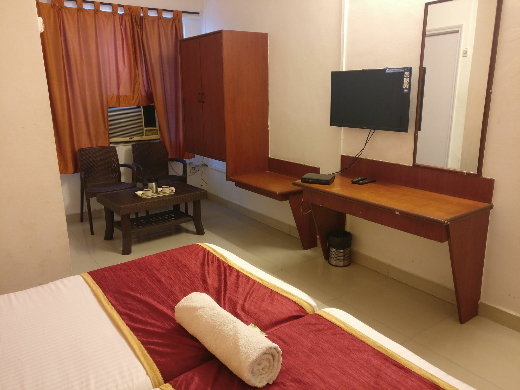 Oyo 1065 Hotel Hmr Royal Inn Pune Exterior foto
