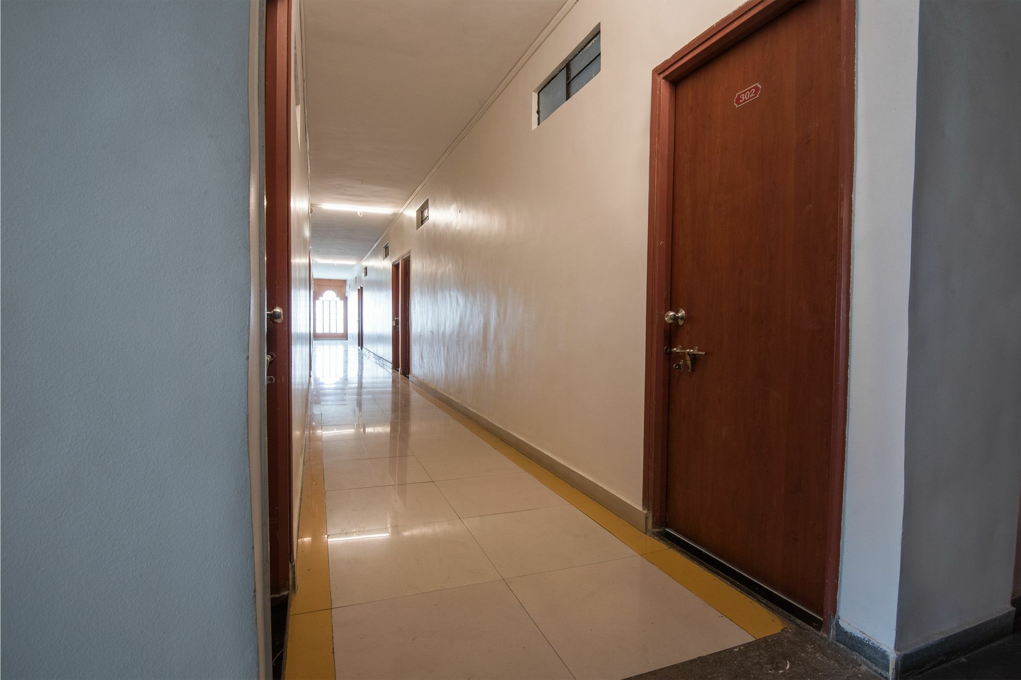 Oyo 1065 Hotel Hmr Royal Inn Pune Exterior foto